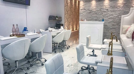 Jade Thread and Wax Bar - Danforth – kuva 3