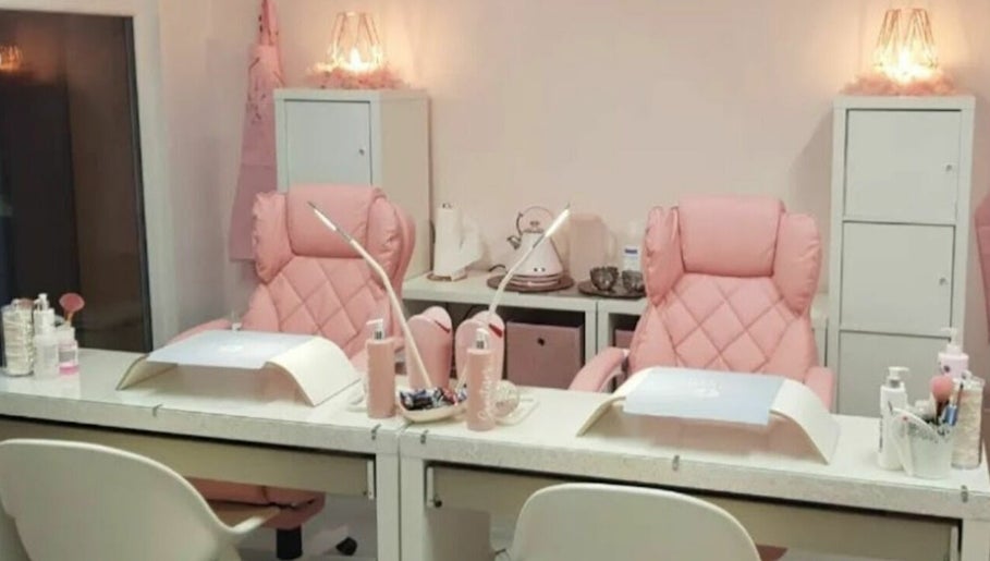 Dazzling Diva Nails, bilde 1