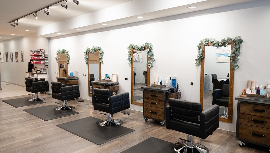 Expressions Hair Studio slika 1