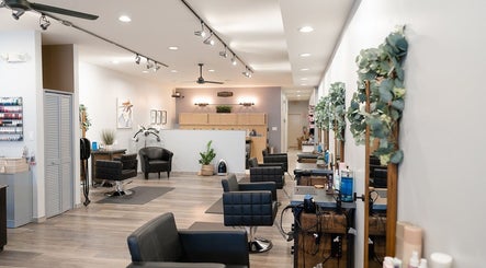 Expressions Hair Studio slika 2