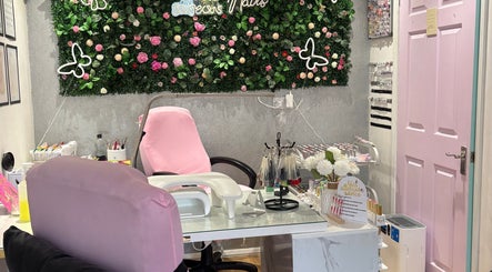 Boxmoor Beauty Room nail station with floral decor in Hemel Hempstead, England, GB.