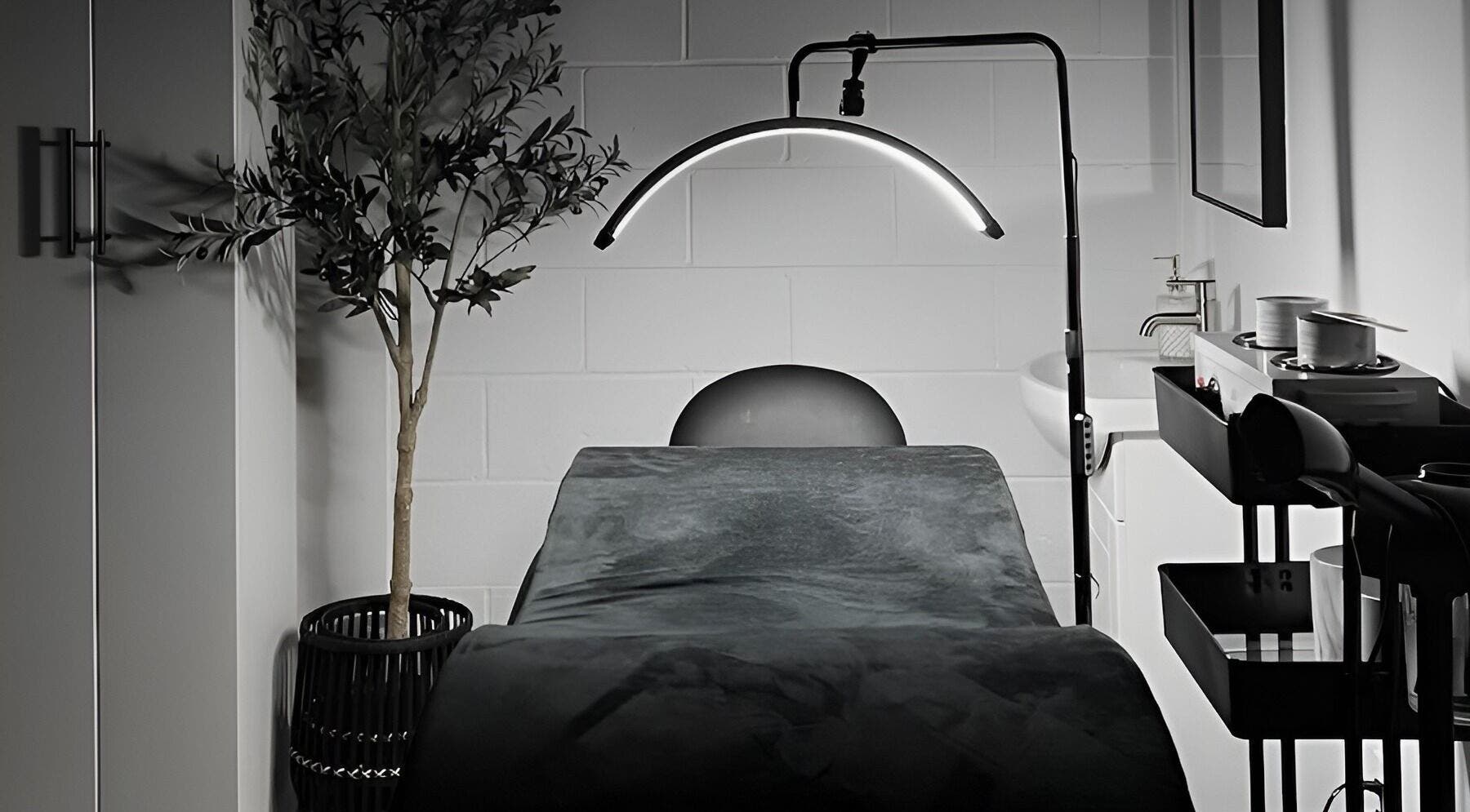 IamStooda treatment room with sleek bed and modern lighting in Longueuil, Québec, CA.