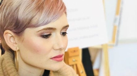 Rebecca Louise Makeup and Beauty imaginea 3