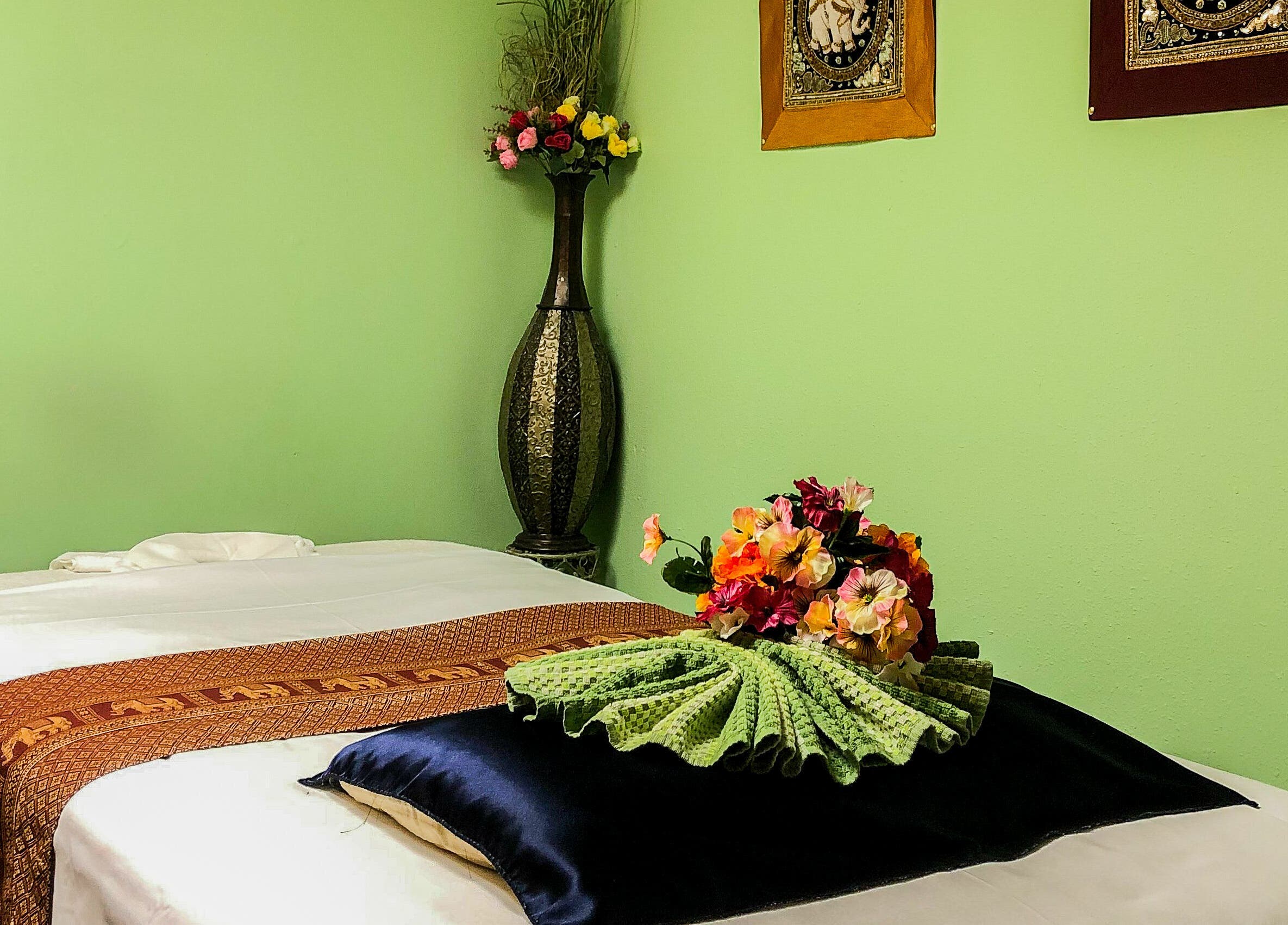 Calm massage room with fresh flowers at Jamjuree Massage, Clovis, California, US.