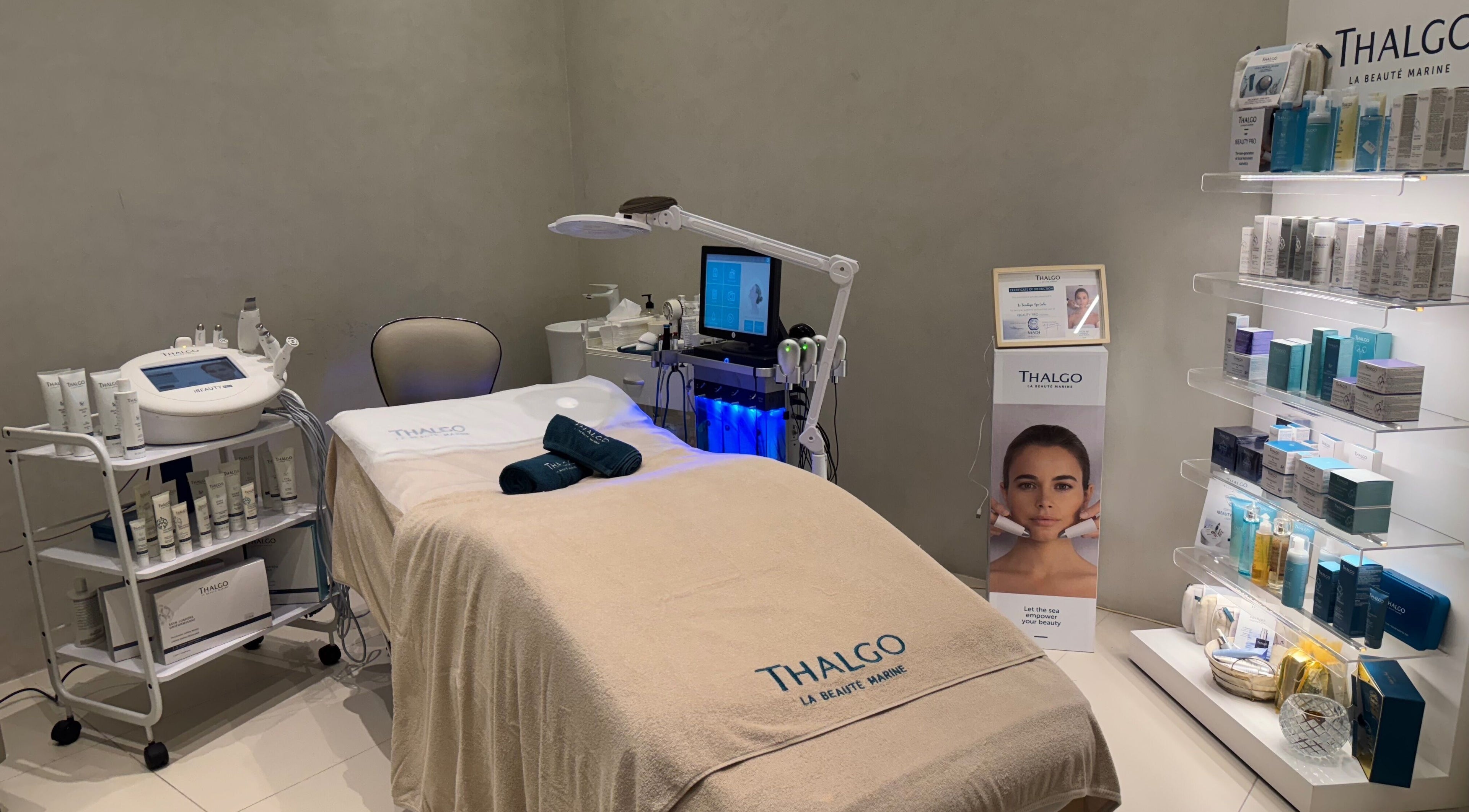 Le Beautique Beauty & Spa | لي بيوتيك سبا treatment room in Abu Dhabi أبوظبي, AE, featuring luxury skincare products.