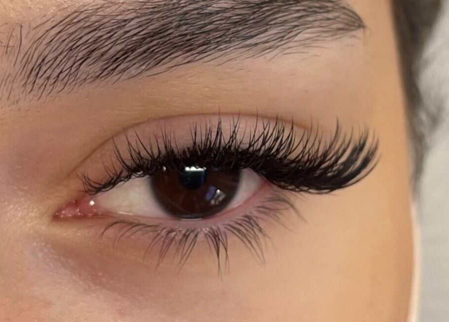 Close-up of expertly applied lashes at Lehita Lashes Artistry, Montréal, Québec, CA.