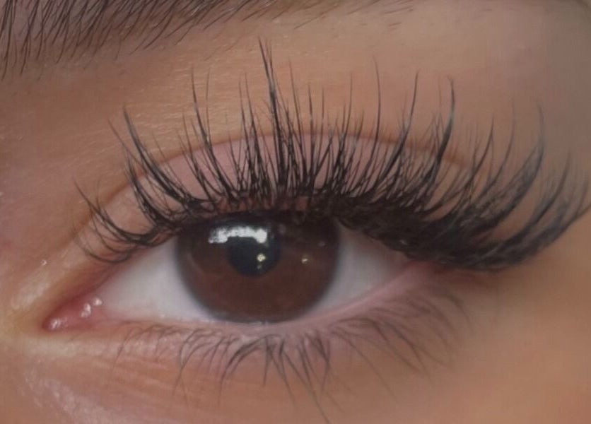 Close-up of expertly styled eyelashes at Lehita Lashes Artistry, Montréal, Québec, CA, showcasing intricate lash work.