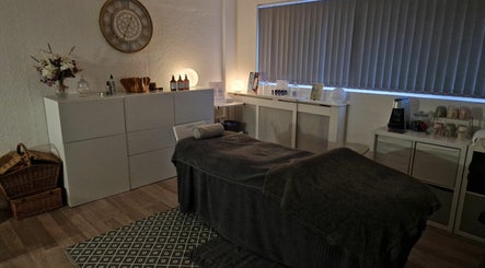 Pure Rejuvenation Massage & Therapy Studio imaginea 3