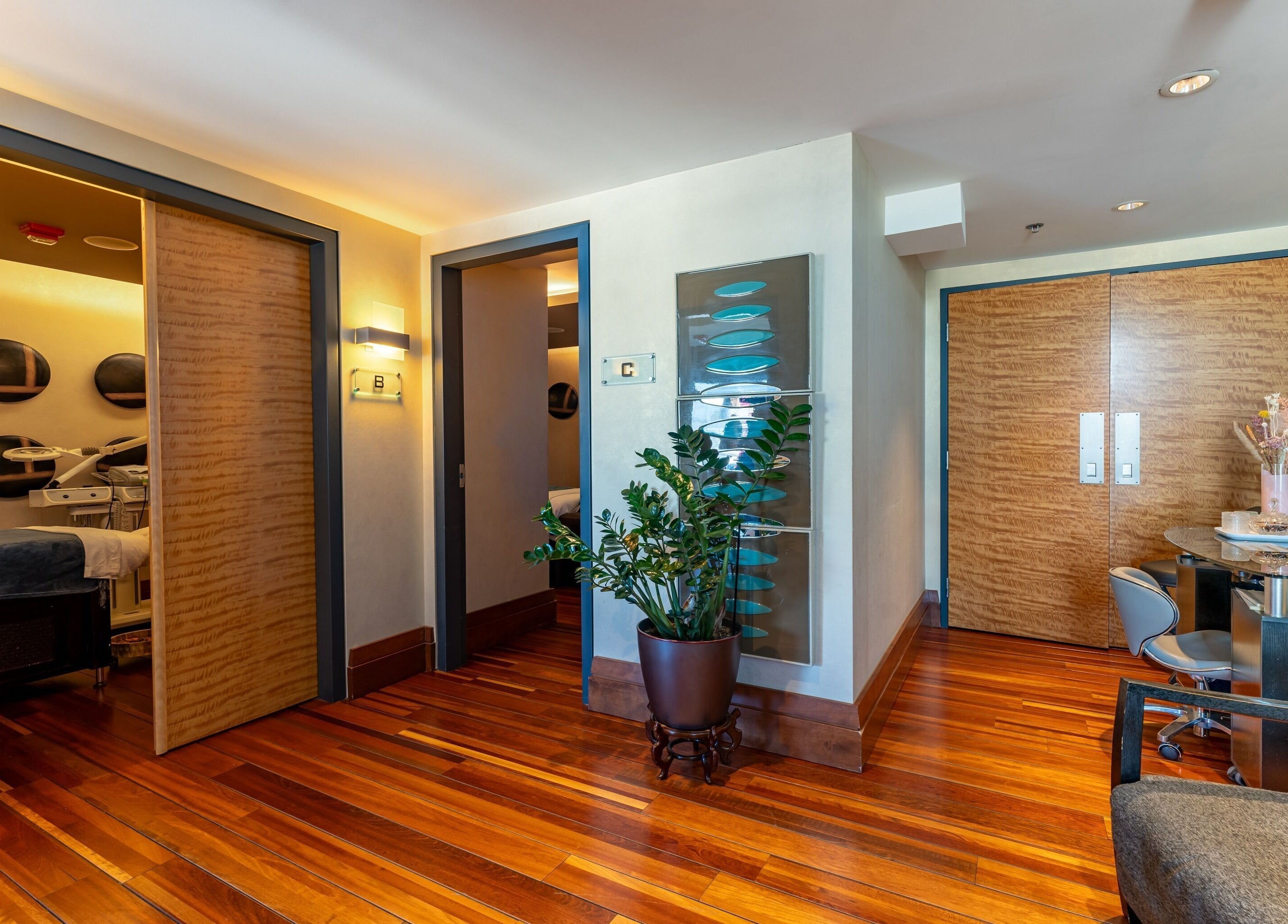 Altispa at Montreal Airport Marriott, Dorval - inviting spa room in Québec with elegant decor and wooden floors.