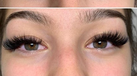 Close-up of lash extensions at D's Lashes & Esthetics, Spruce Grove, Alberta, CA, showcasing beauty transformation.
