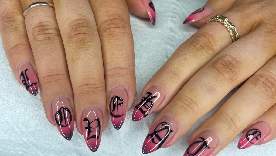 Leeanne's Nails and Beauty image 1