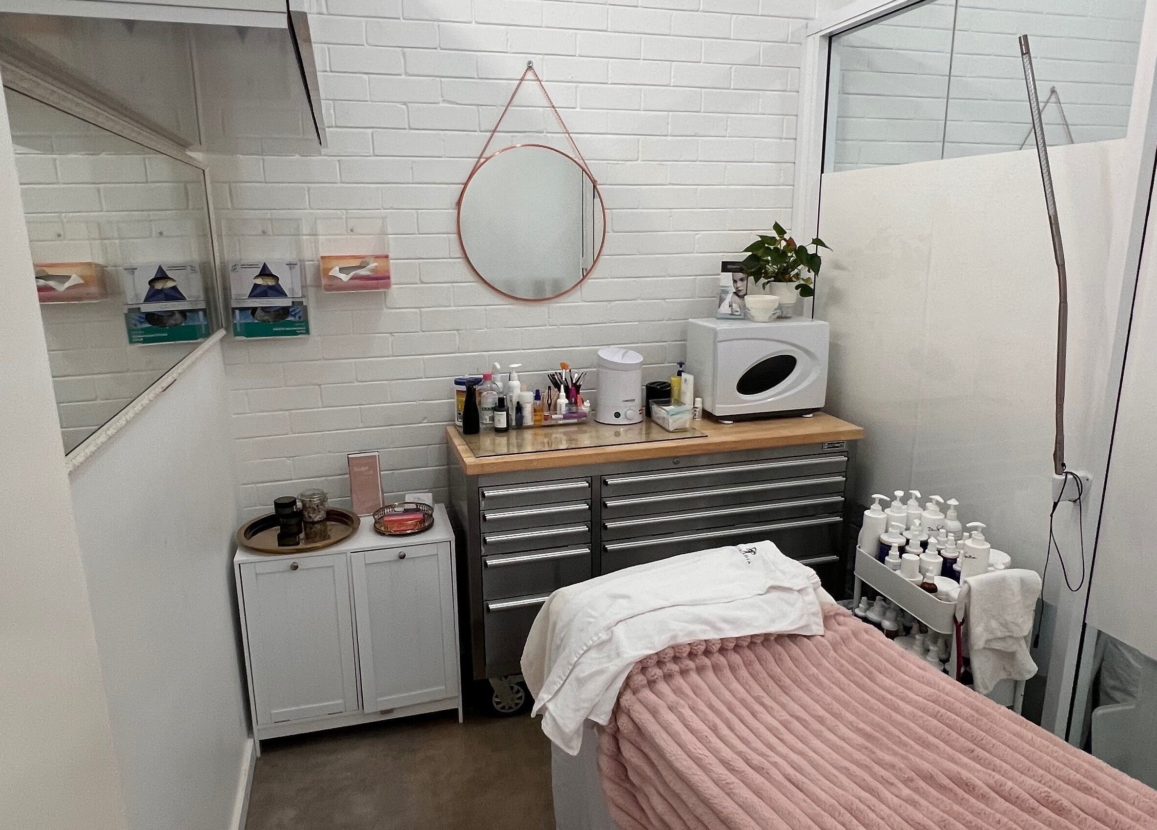 Elegant treatment room at The Skin Genesis Collective, Nedlands, Western Australia, AU with cozy pink blanket.
