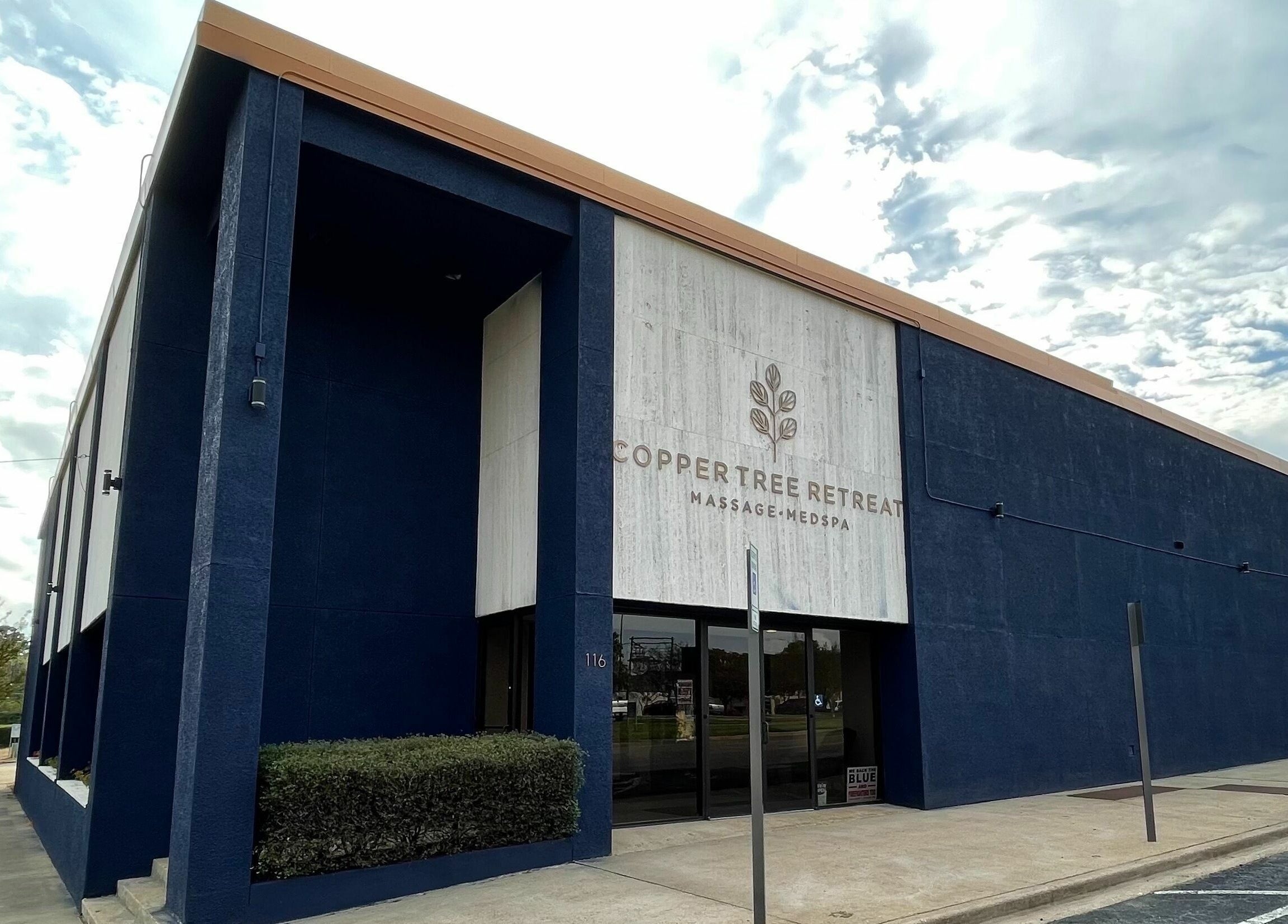 Exterior view of Copper Tree Retreat in Longview, Texas, US, showcasing modern architecture under a cloudy sky.