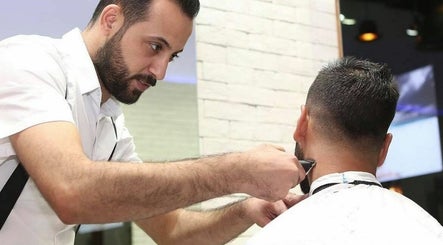 Hair Bond Gents Salon - Mirdif billede 3