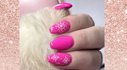 Glamoured Nails and Beauty imagem 2