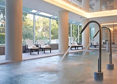 Piscina interior en Mallorca Wellness SPA - Eurotel Punta Rotja, Illes Balears, ES, con vistas panorámicas.