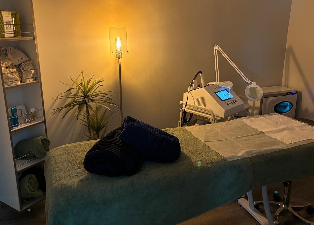 Cozy treatment room at Lisashealth&beauty, Clarinbridge, County Galway, IE with warm lighting and modern equipment.