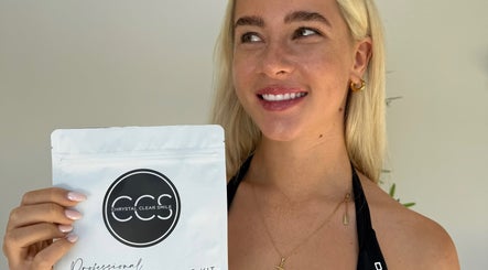 Chrystal Clear Smile - Gold Coast Mobile Service image 3