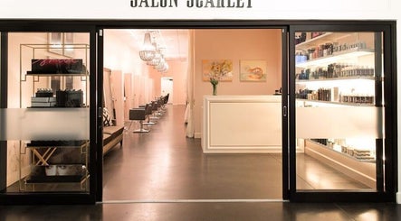 Salon Scarlet image 3