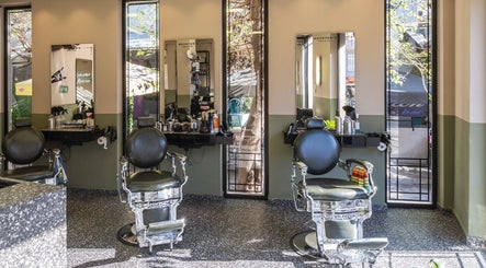 Rooster's Barbershop Panormou – kuva 2