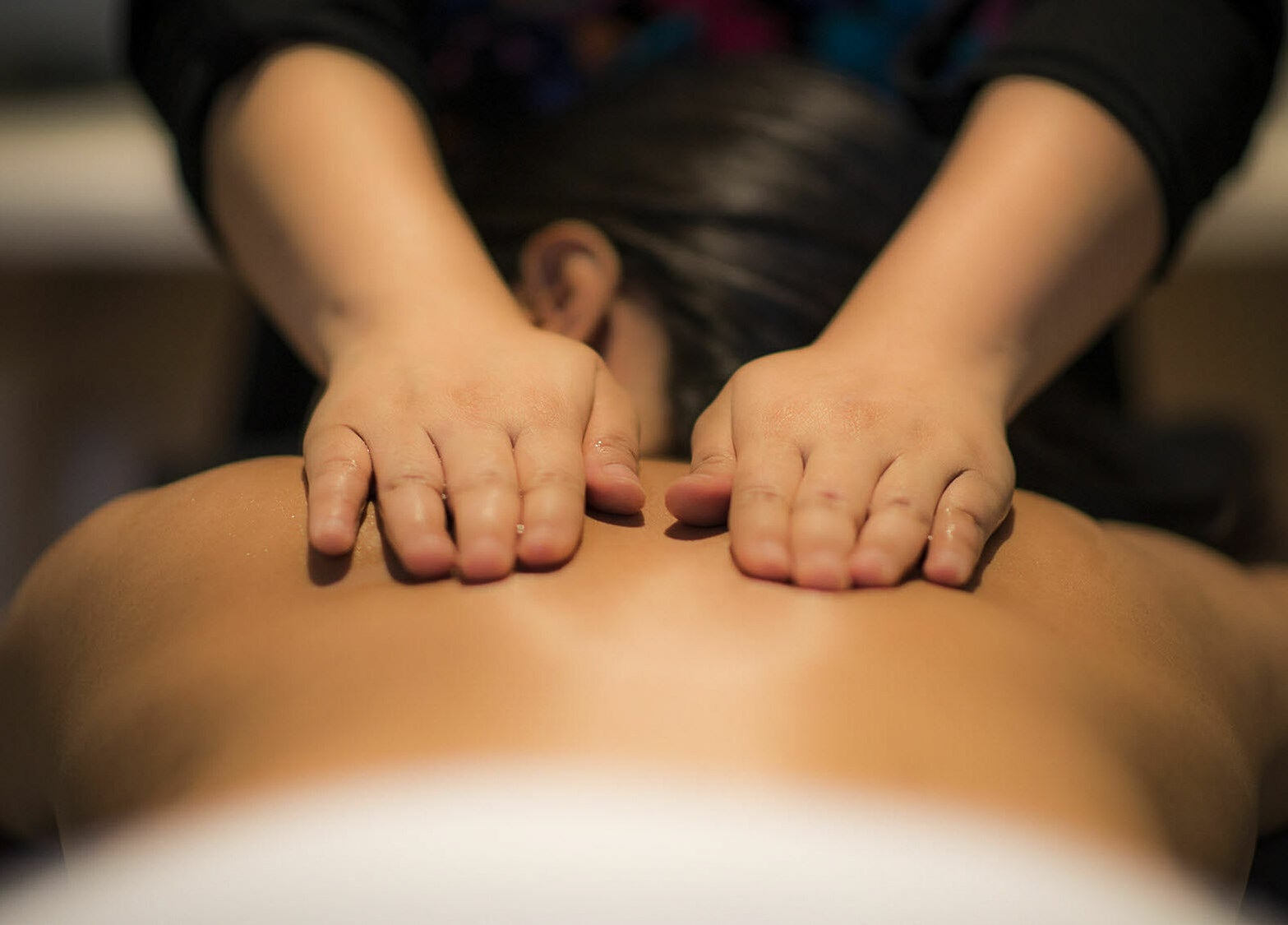 Relaxing Thai massage at White Orchid Thai Day Spa, Toowong, Queensland, AU with focus on skilled hand technique.