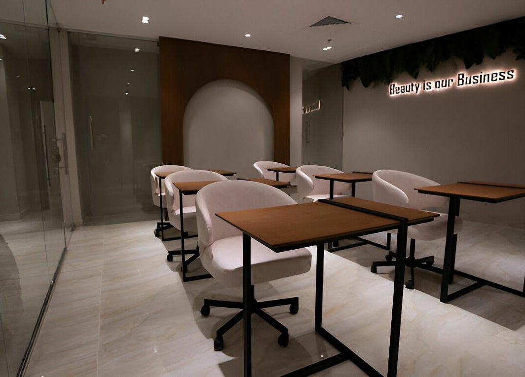 Sophisticated workspace at Naeeman Garden Hotel نعيماً فندق جاردن, Jabriya, Hawalli Governorate, KW.