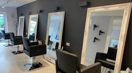 No 5 Hair & Beauty Lounge