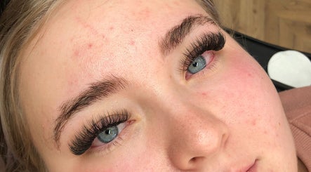 Lashes By Chloe Walton