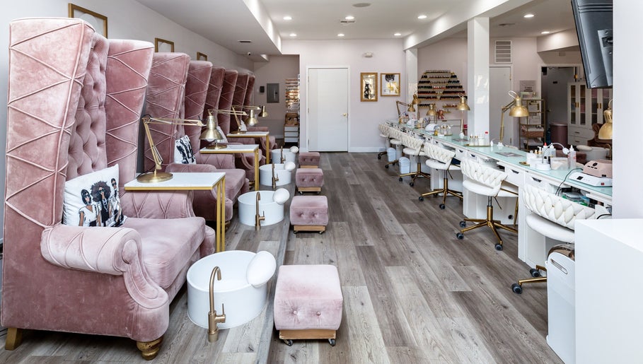 Queen B Nail Salon image 1
