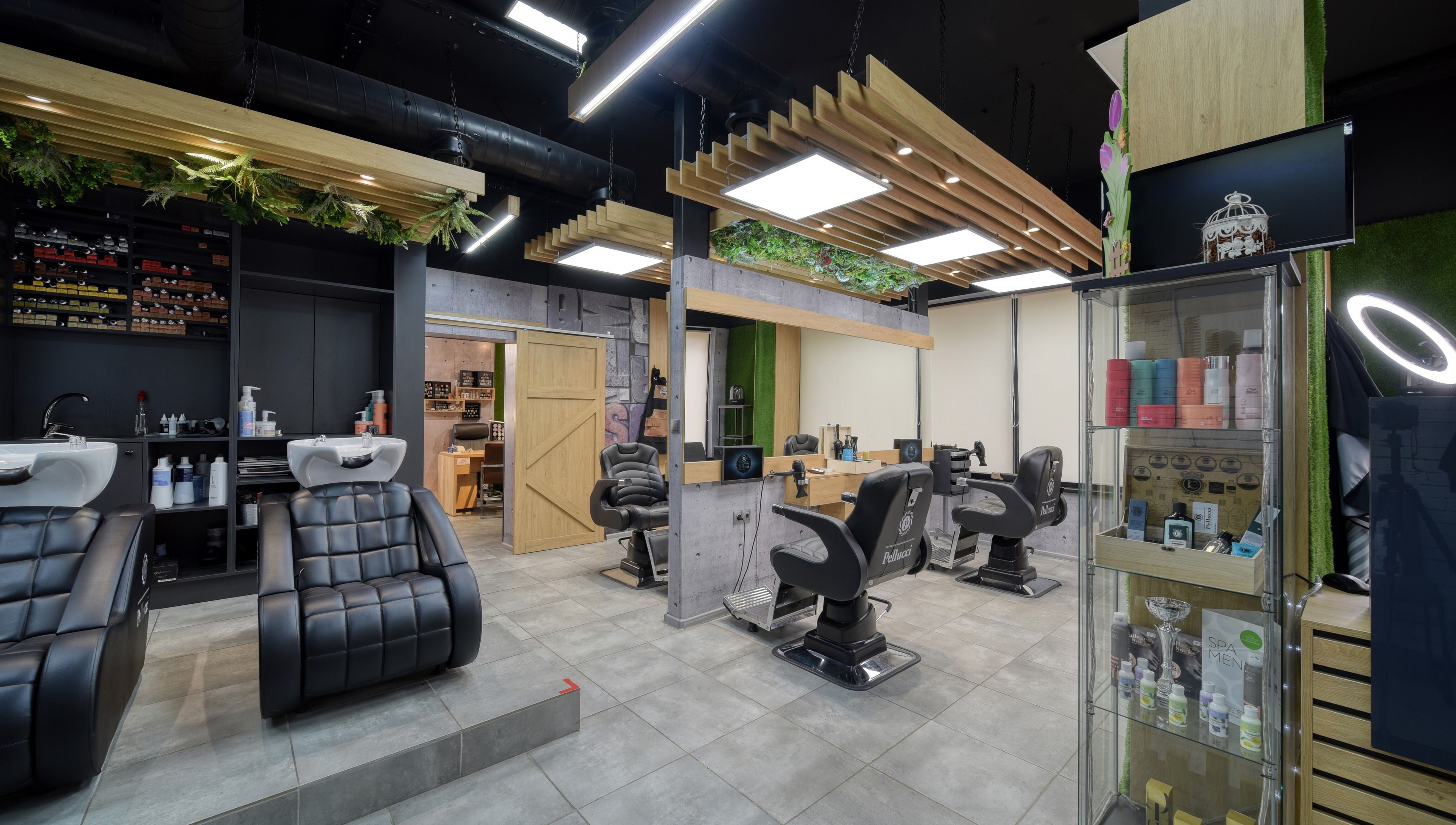 Салон Pellucci, Ботевград, Софийска област, BG: модерно обзавеждане и комфорт.