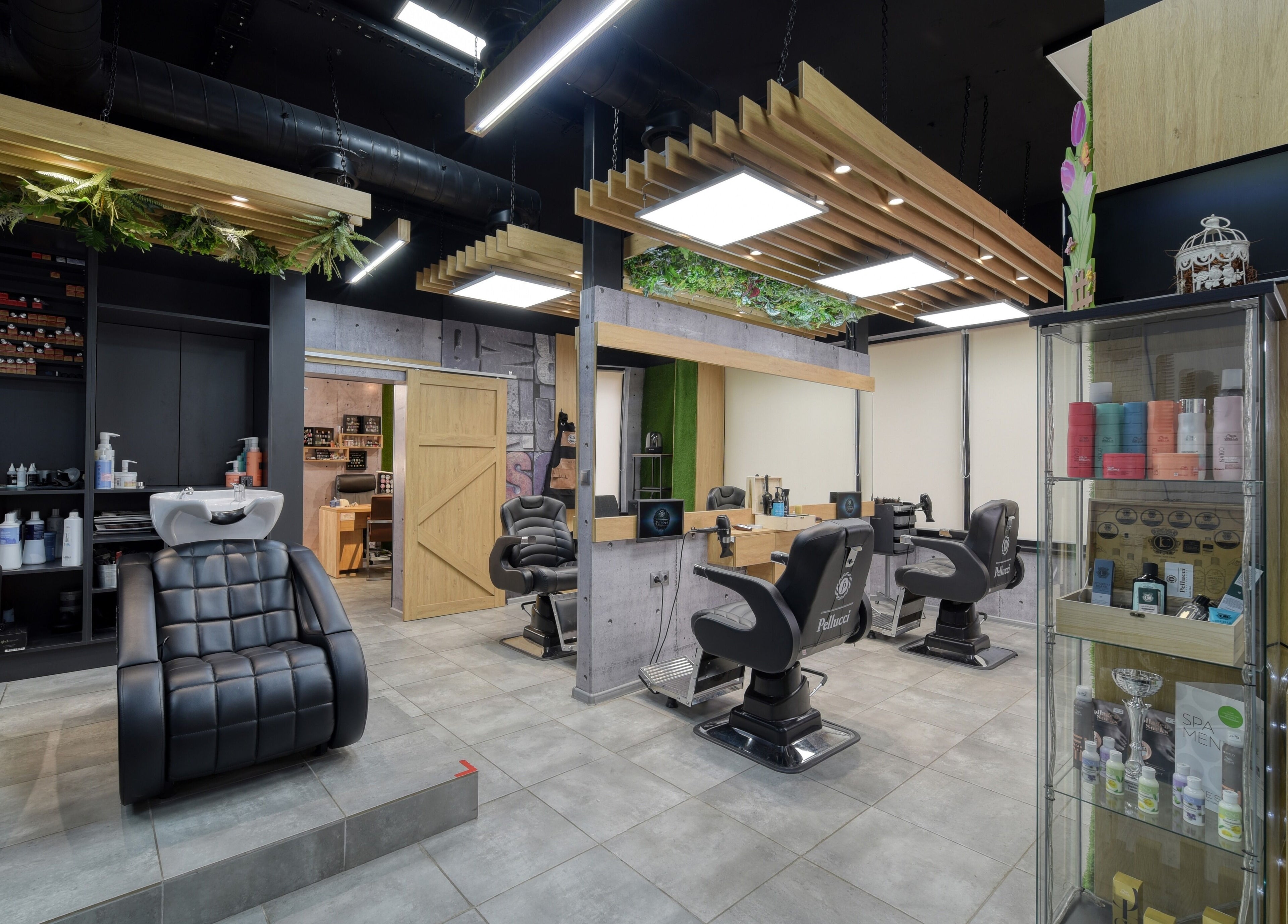 Салон Pellucci, Ботевград, Софийска област, BG: модерно обзавеждане и комфорт.