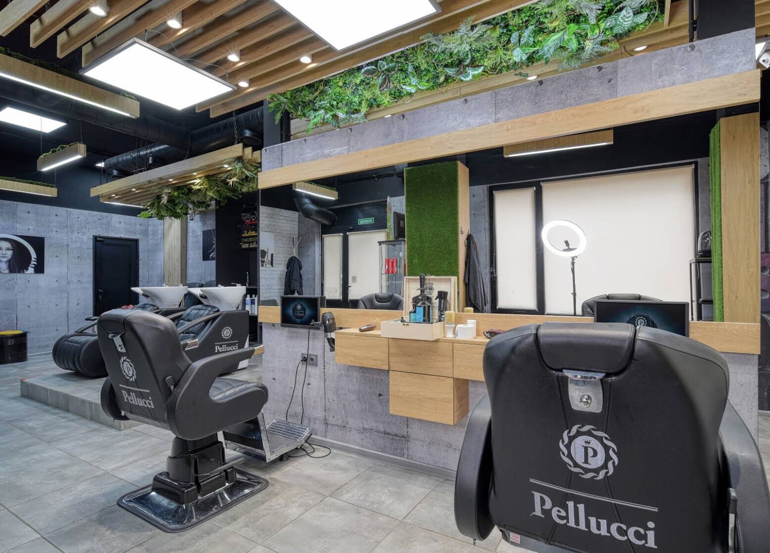 Интериор на Pellucci, Ботевград, Софийска област, BG - модерен салон с уютен дизайн и комфортни кресла.