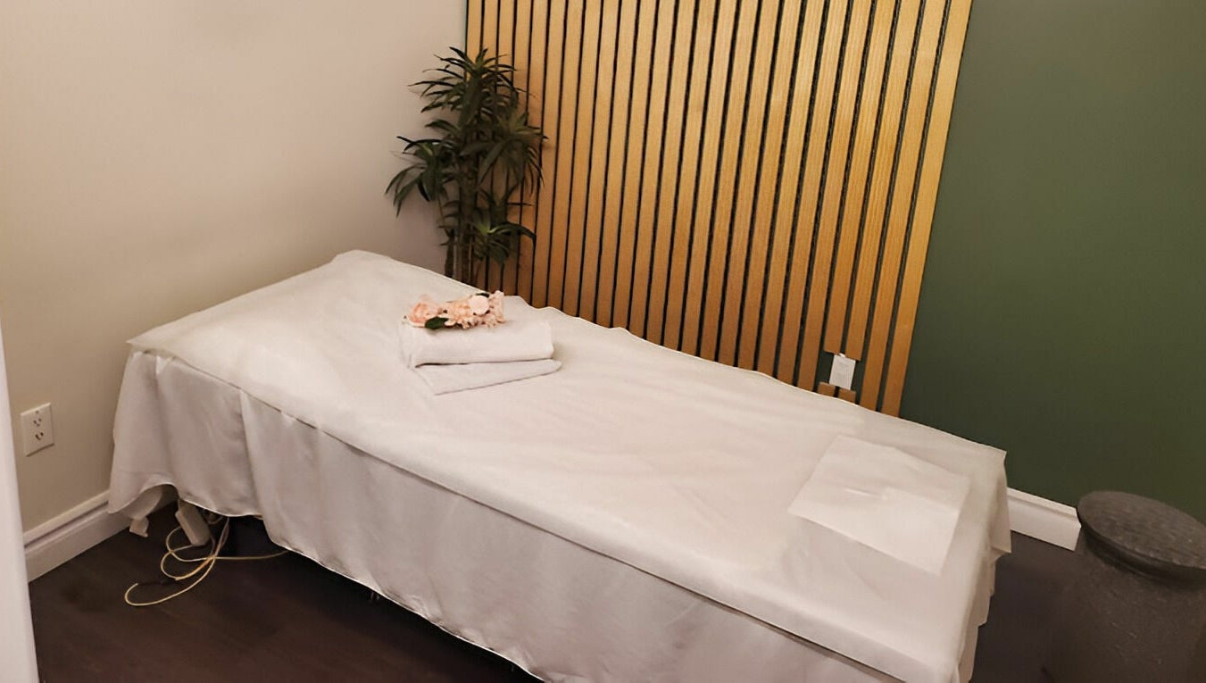 Serene massage room at Footscape Spa, Richmond Hill, Ontario, CA with a neatly arranged bed.
