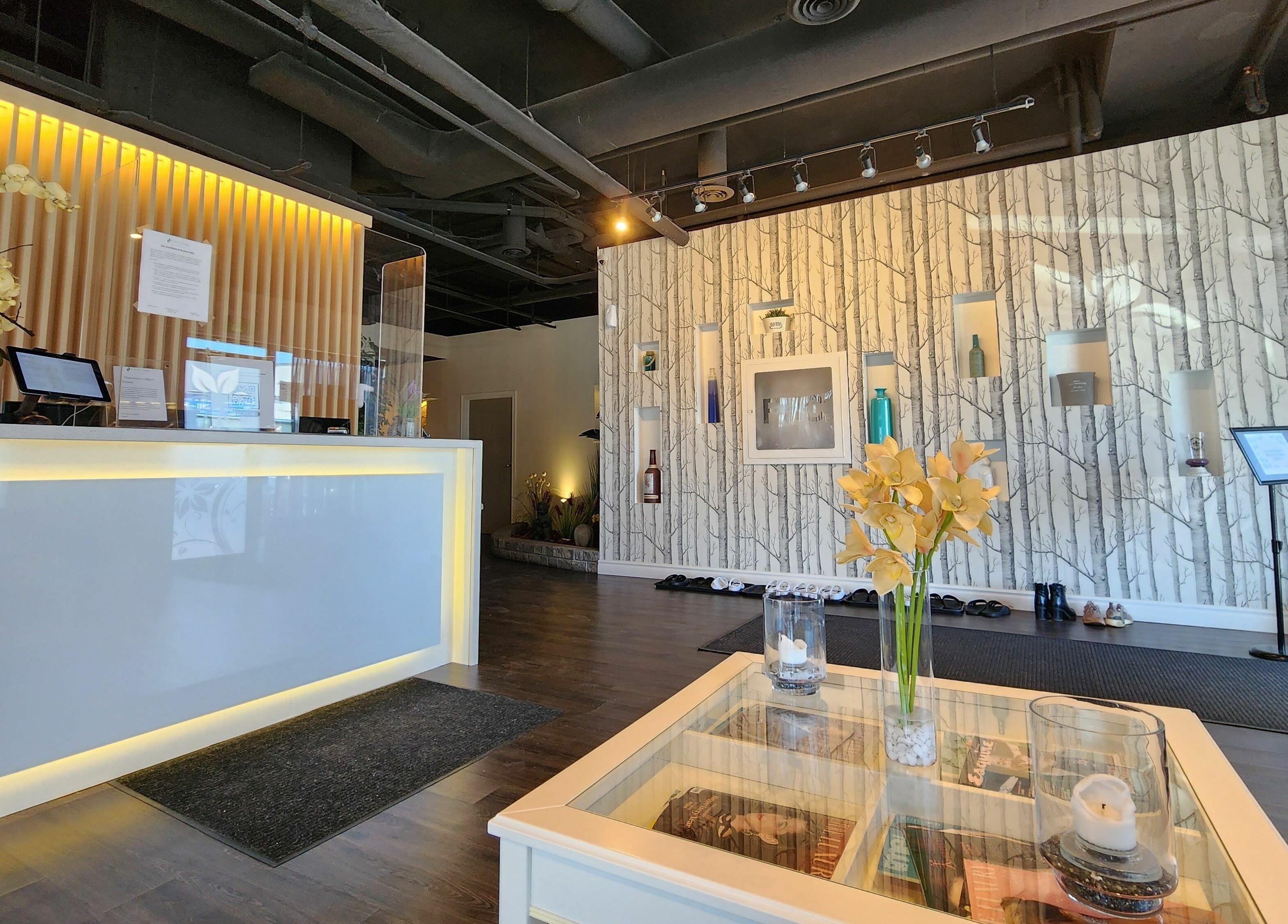 Relaxing reception at Footscape Spa featuring modern decor in Richmond Hill, Ontario, CA.