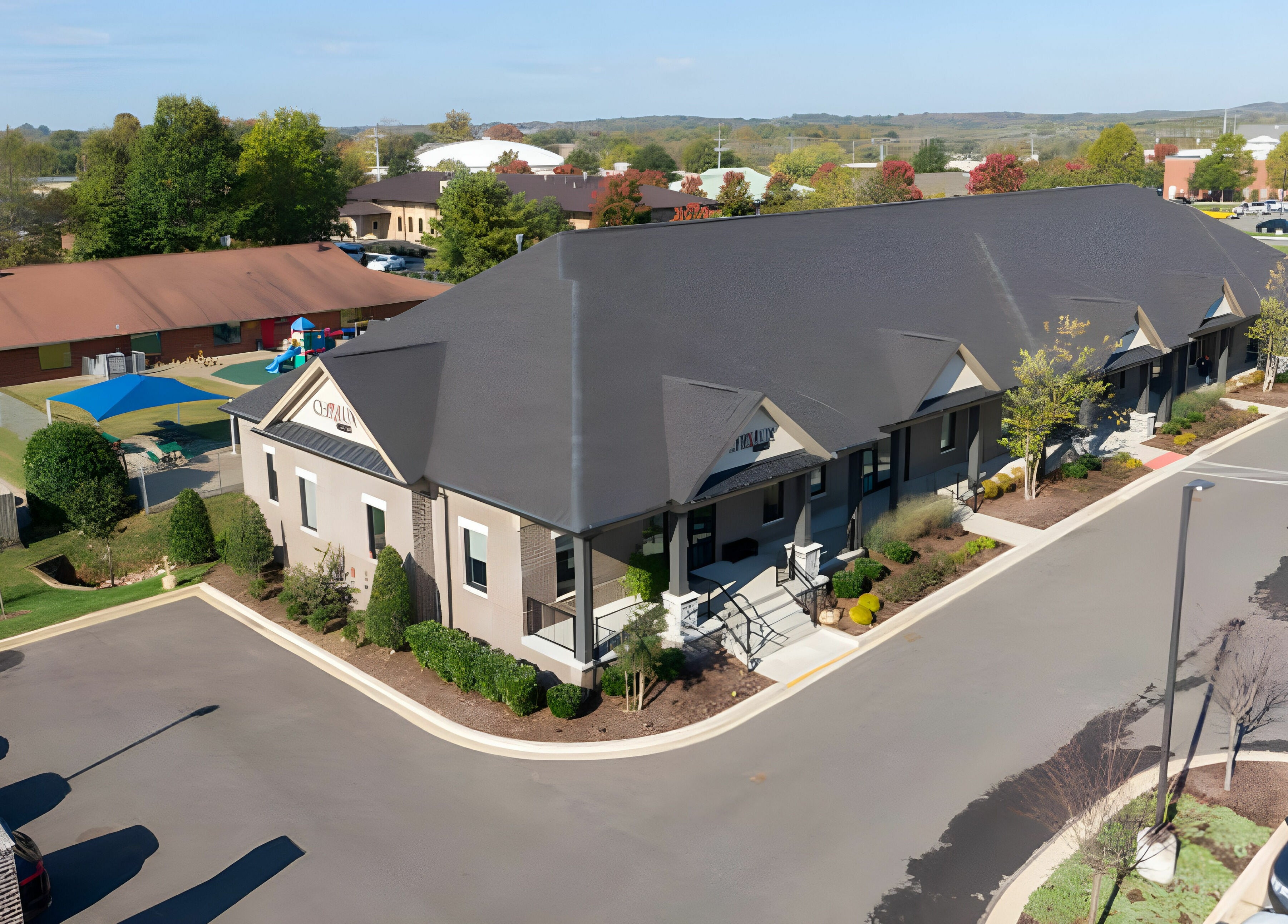 Exterior view of Cheveux Salon located in Hendersonville, Tennessee, US, showcasing its inviting modern architecture.
