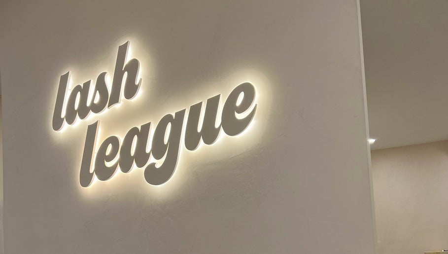 Lash League, Thornbury billede 1