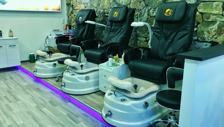 July Nails Wil, bilde 1