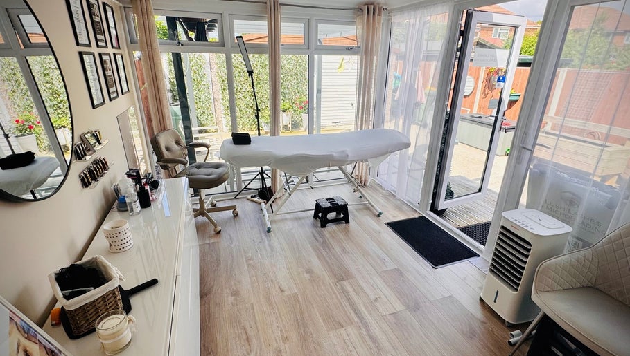 Bright and welcoming studio at Lush Lashes & Microblading, Ellesmere Port, England, GB with treatment table.