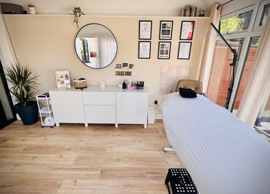 Relaxing spa room at Lush Lashes & Microblading, Ellesmere Port, England, GB, with elegant decor and treatment bed.