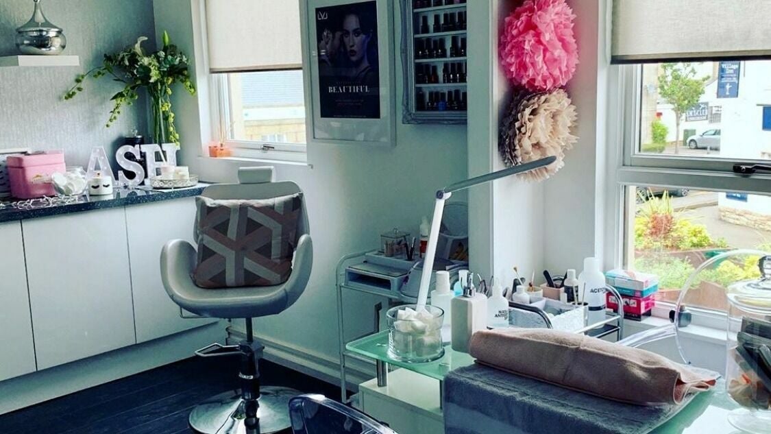 OneUp Hair & Beauty Glasgow, UK, Elizabeth Court, 4 Stuart Street