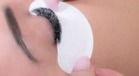 Lash & Brows by Lizelle image 2