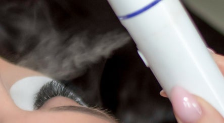 Lash & Brows by Lizelle image 3