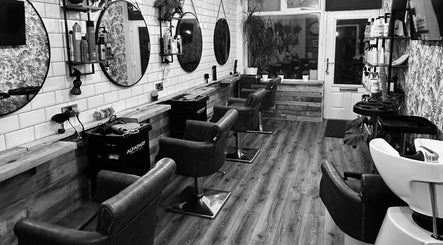 Christopher Moss Hair at Vibe Hair Salon, bild 2