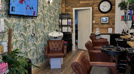 Christopher Moss Hair at Vibe Hair Salon image 2