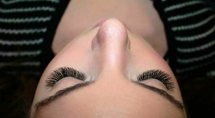 M Lash Bar image 3