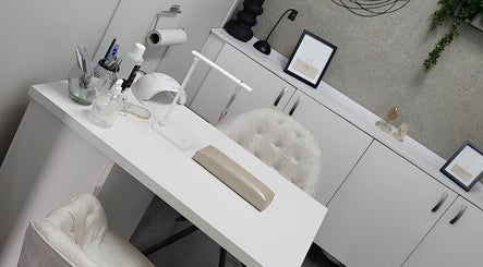 Avenue One image 3