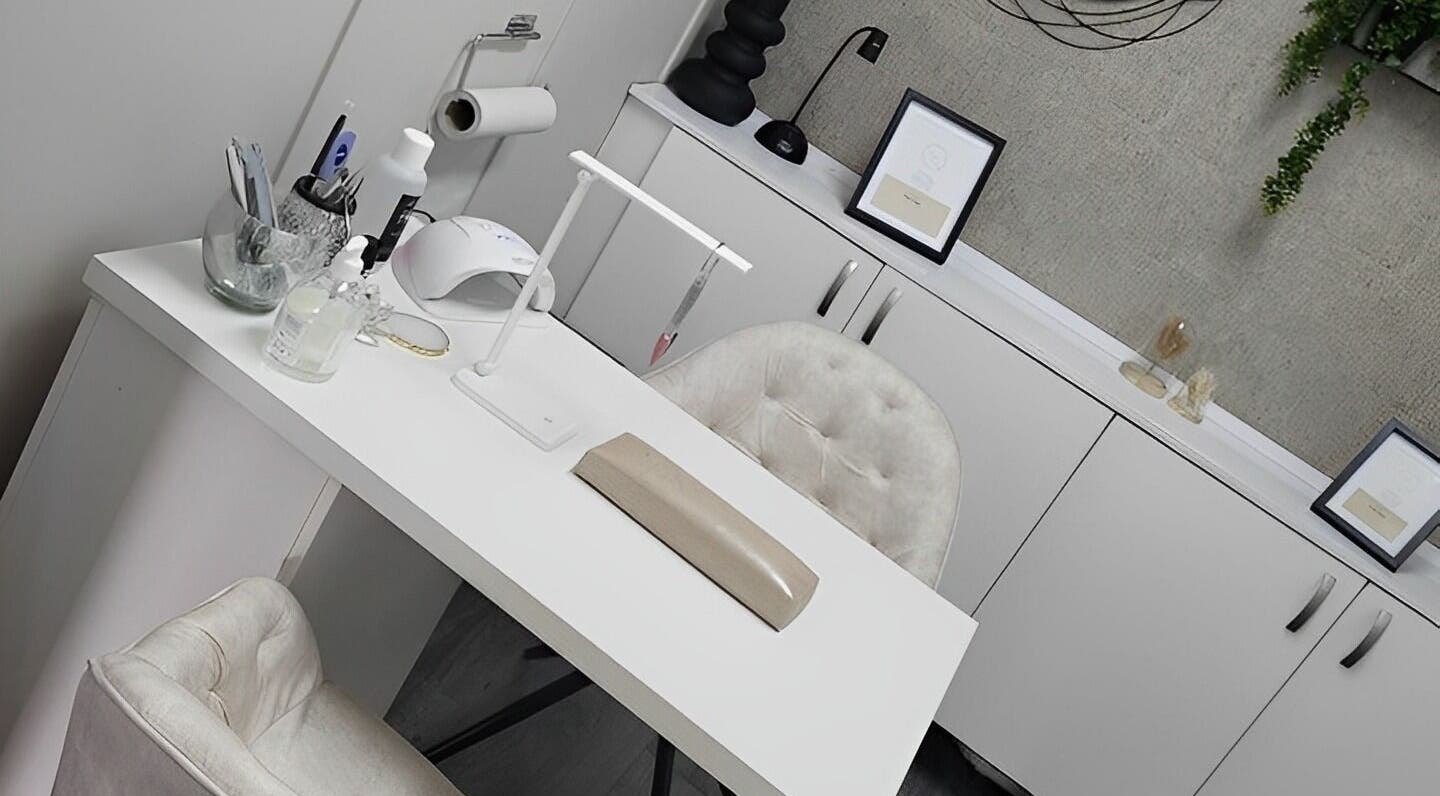 Elegant nail station at Avenue One, Dunfermline, Scotland, GB with modern decor and comfortable seating.