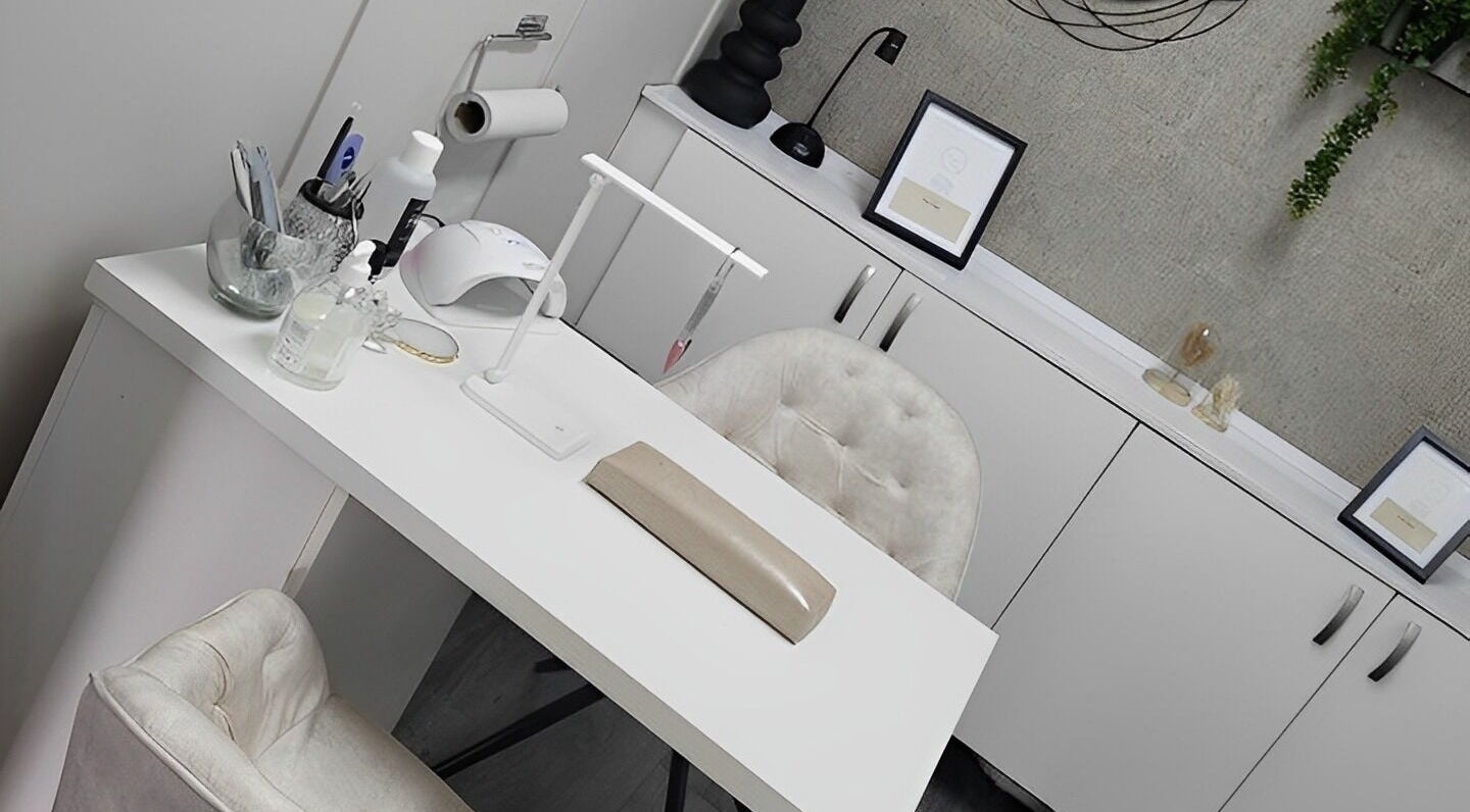 Elegant nail station at Avenue One, Dunfermline, Scotland, GB with modern decor and comfortable seating.