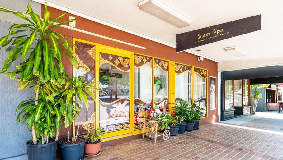 Entrance of Siam Spa - Therapeutic Massage & Wellness Morningside, Queensland, AU, with lush plants and signage.