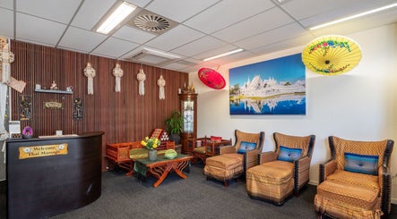 Cozy lobby of Siam Spa – Therapeutic Massage & Wellness Bulimba in Bulimba, Queensland, AU with elegant seating.